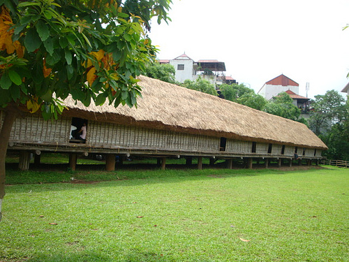 บ้านยาว เสมือนเสียงฆ้องที่กังวาลในวัฒนธรรมของชนเผ่าเอเด